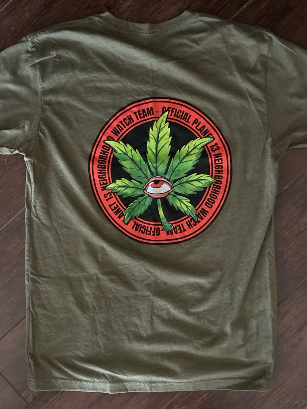 NWOT Men's Olive Graphic T-Shirt with Leaf Emblem. Planet 13